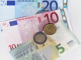ユーロの紙幣とコイン