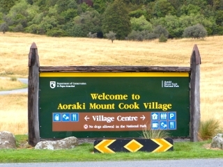 アオラキ/マウント・クック国立公園の看板